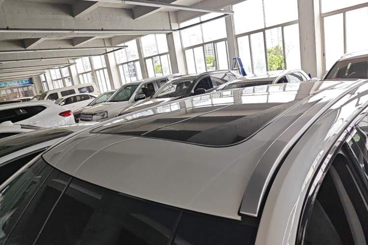 Used CHANGAN OSHAN Z6 2023 Blue Whale 1.5T DCT Luxury Model Roof