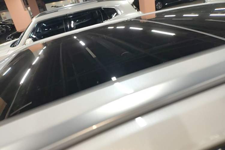 Used CHANGAN OSHAN Z6 2023 Blue Whale 1.5T DCT Smart Navigation Model Roof