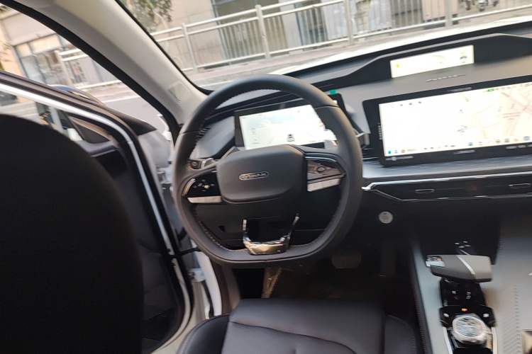 Used CHANGAN OSHAN Z6 2023 Blue Whale 1.5T DCT Smart Edition Steering Wheel
