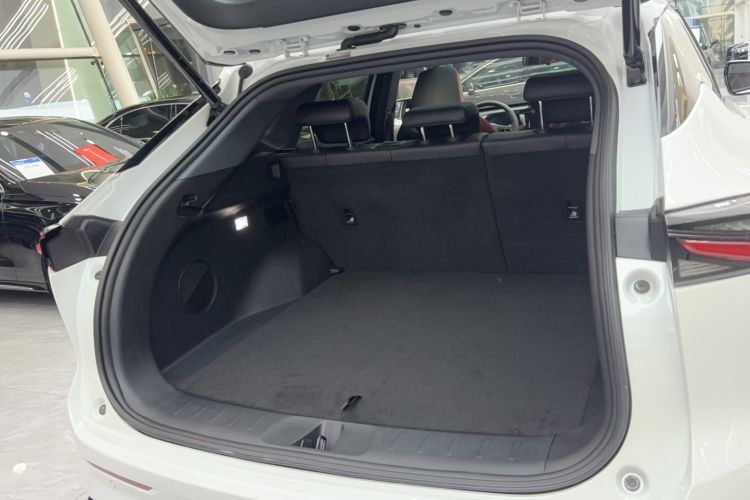 Used CHANGAN OSHAN Z6 2023 Blue Whale 1.5T DCT Smart Luxury Model Trunk