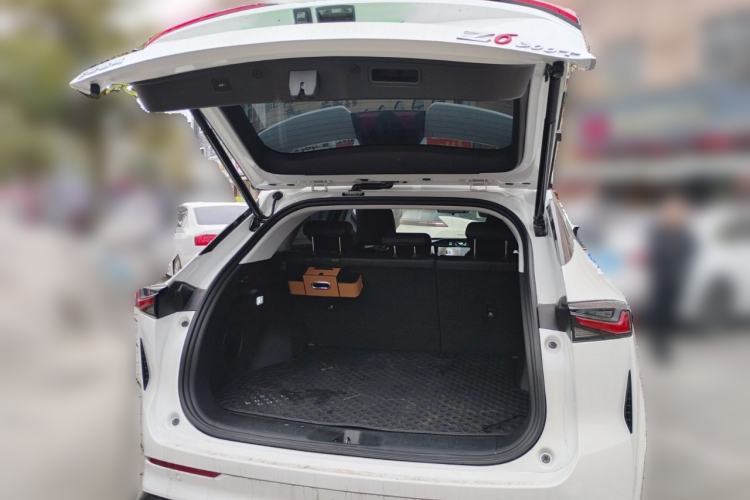 Used CHANGAN OSHAN Z6 2023 Blue Whale 1.5T DCT Smart-Led City Edition Trunk