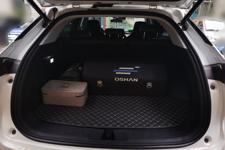 Used CHANGAN OSHAN Z6 2023 Blue Whale 1.5T DCT Smart Edition Trunk