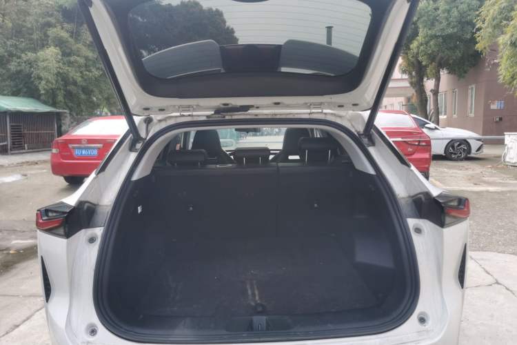 Used CHANGAN OSHAN Z6 2023 Blue Whale 1.5T DCT Smart-Led City Edition Trunk