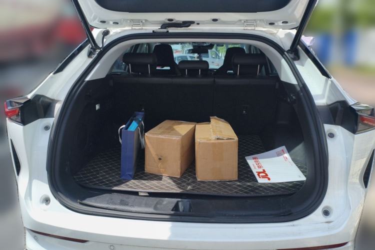 Used CHANGAN OSHAN Z6 2023 Blue Whale 1.5T DCT Smart Navigation Model Trunk