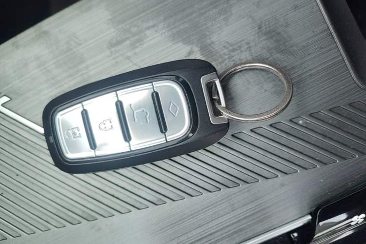 Used CHANGAN OSHAN Z6 2023 Blue Whale 1.5T DCT Luxury Model Vehicle Key