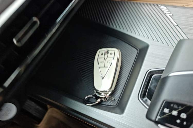 Used CHANGAN OSHAN Z6 2023 Blue Whale 1.5T DCT Luxury Model Vehicle Key