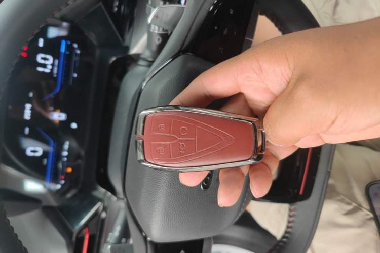 Used CHANGAN OSHAN Z6 2023 Blue Whale 1.5T DCT Smart Luxury Model Vehicle Key