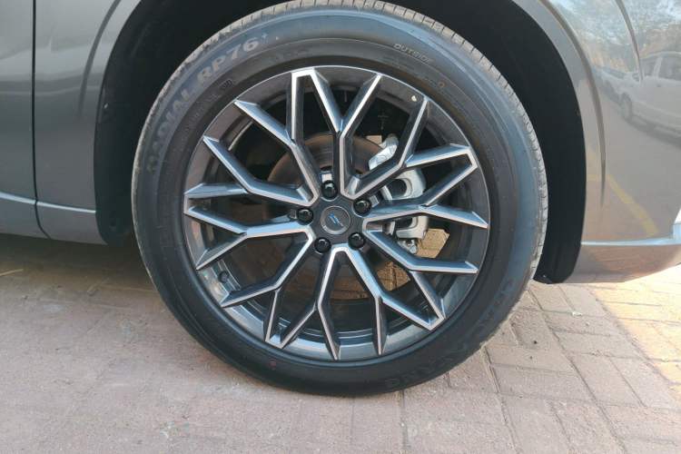 Used CHANGAN OSHAN Z6 New Energy 2023 ZhiDian iDD 150KM Flagship PLUS Right Front Wheel Hub