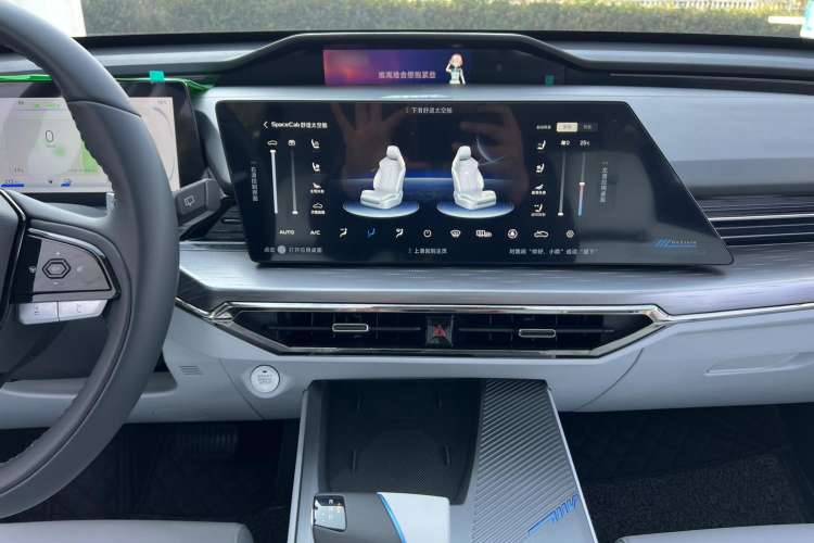 Used CHANGAN OSHAN Z6 New Energy 2022 Blue Whale iDD 150KM Flagship PLUS Smart Parking Edition Audio And AC Panel
