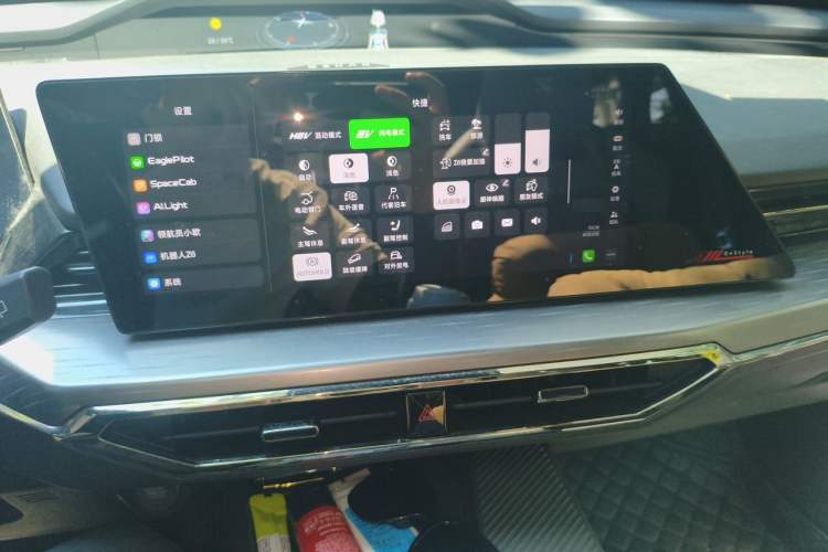 Used CHANGAN OSHAN Z6 New Energy 2022 Blue Whale iDD 150KM Flagship PLUS Smart Parking Edition Audio And AC Panel