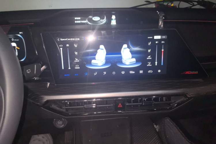 Used CHANGAN OSHAN Z6 New Energy 2022 Blue Whale iDD 150KM Flagship PLUS Audio And AC Panel