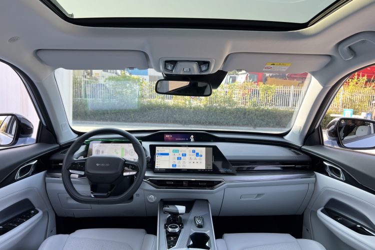 Used CHANGAN OSHAN Z6 New Energy 2022 Blue Whale iDD 150KM Flagship PLUS Smart Parking Edition Center Console