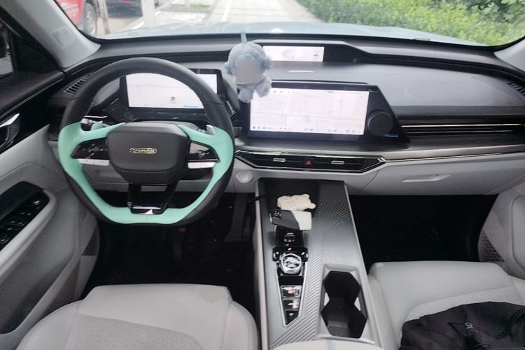 Used CHANGAN OSHAN Z6 New Energy 2022 Blue Whale iDD 150KM Flagship PLUS Center Console