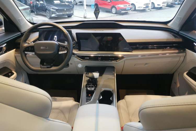 Used CHANGAN OSHAN Z6 New Energy 2022 Blue Whale iDD 150KM Flagship PLUS Smart Parking Edition Center Console