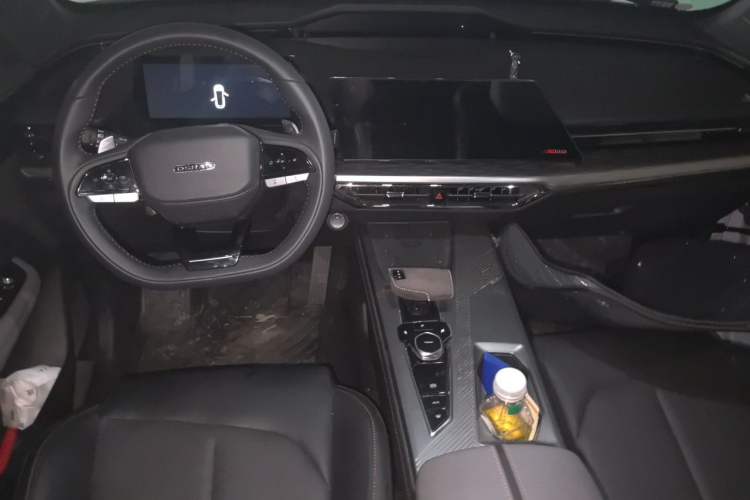 Used CHANGAN OSHAN Z6 New Energy 2022 Blue Whale iDD 150KM Flagship PLUS Center Console