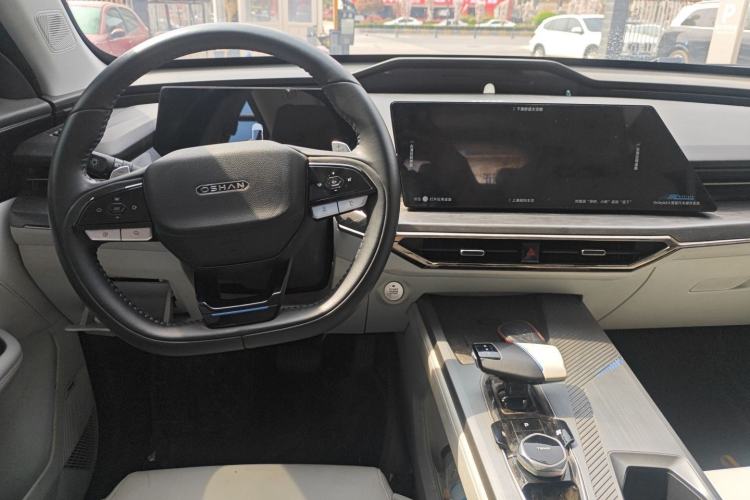 Used CHANGAN OSHAN Z6 New Energy 2022 Facelift Blue Whale iDD 150KM Flagship PLUS Smart Parking Edition Center Console