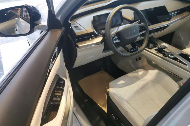 Used CHANGAN OSHAN Z6 New Energy 2022 Blue Whale iDD 150KM Flagship PLUS Smart Parking Edition Driver Seat