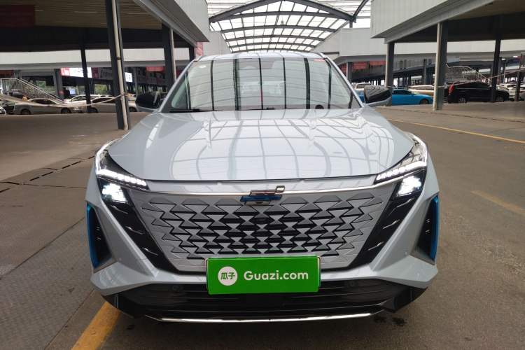 Used CHANGAN OSHAN Z6 New Energy 2022 Blue Whale iDD 150KM Flagship PLUS Smart Parking Edition Front