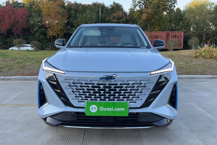 Used CHANGAN OSHAN Z6 New Energy 2022 Blue Whale iDD 150KM Flagship PLUS Smart Parking Edition Front