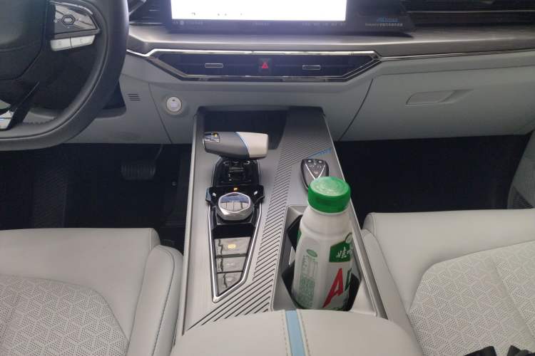 Used CHANGAN OSHAN Z6 New Energy 2022 Blue Whale iDD 150KM Flagship PLUS Smart Parking Edition Gear Lever