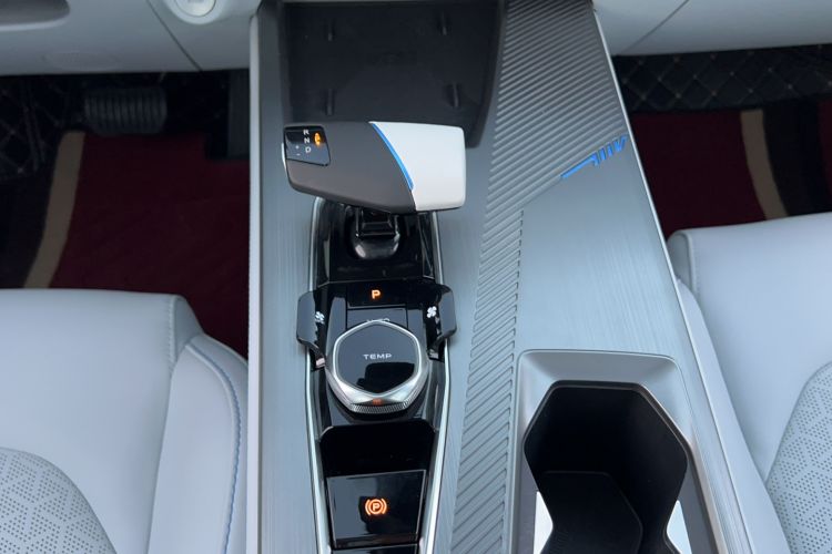 Used CHANGAN OSHAN Z6 New Energy 2022 Blue Whale iDD 150KM Flagship PLUS Smart Parking Edition Gear Lever