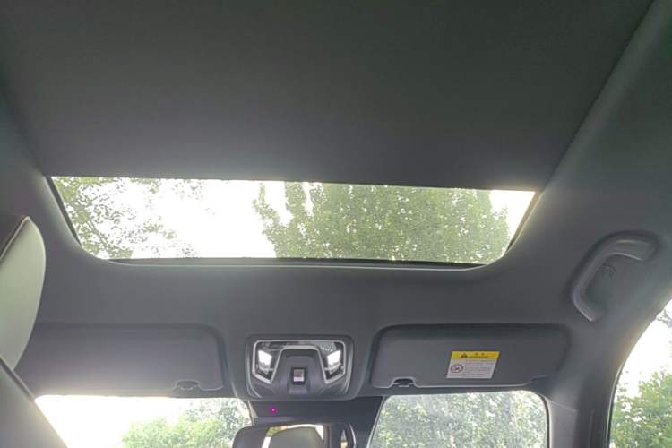 Used CHANGAN OSHAN Z6 New Energy 2022 Blue Whale iDD 150KM Flagship PLUS Smart Parking Edition Headliner