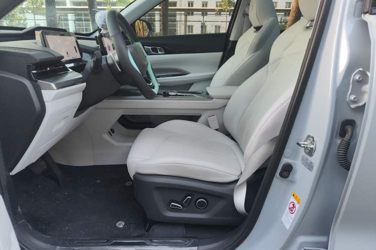 Used CHANGAN OSHAN Z6 New Energy 2022 Blue Whale iDD 150KM Flagship PLUS Interior 2