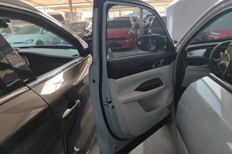 Used CHANGAN OSHAN Z6 New Energy 2022 Blue Whale iDD 150KM Flagship PLUS Smart Parking Edition Left Front Door Interior