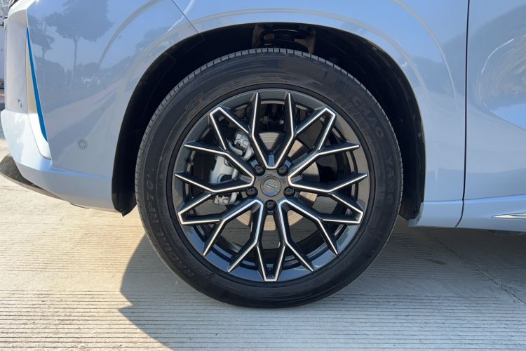 Used CHANGAN OSHAN Z6 New Energy 2022 Blue Whale iDD 150KM Flagship PLUS Smart Parking Edition Left Front Wheel Hub