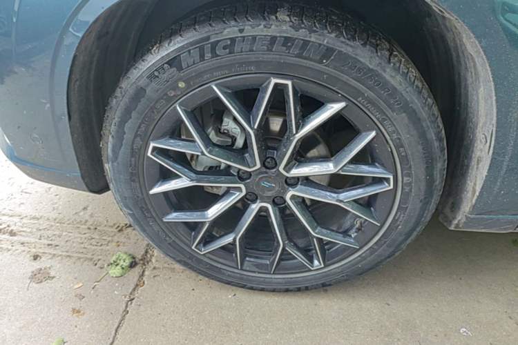 Used CHANGAN OSHAN Z6 New Energy 2022 Blue Whale iDD 150KM Flagship PLUS Smart Parking Edition Left Front Wheel Hub