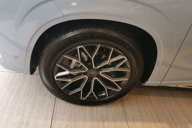 Used CHANGAN OSHAN Z6 New Energy 2022 Blue Whale iDD 150KM Flagship PLUS Smart Parking Edition Left Front Wheel Hub