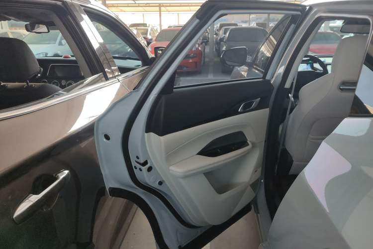 Used CHANGAN OSHAN Z6 New Energy 2022 Blue Whale iDD 150KM Flagship PLUS Smart Parking Edition Left Rear Door Interior