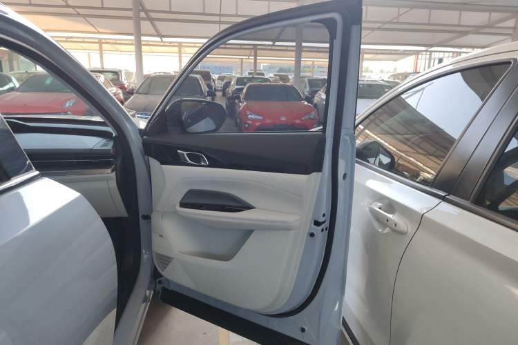 Used CHANGAN OSHAN Z6 New Energy 2022 Blue Whale iDD 150KM Flagship PLUS Smart Parking Edition Right Front Door Interior
