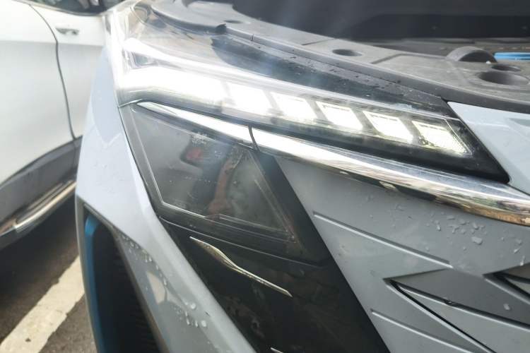 Used CHANGAN OSHAN Z6 New Energy 2022 Blue Whale iDD 150KM Flagship PLUS Right Front Headlight