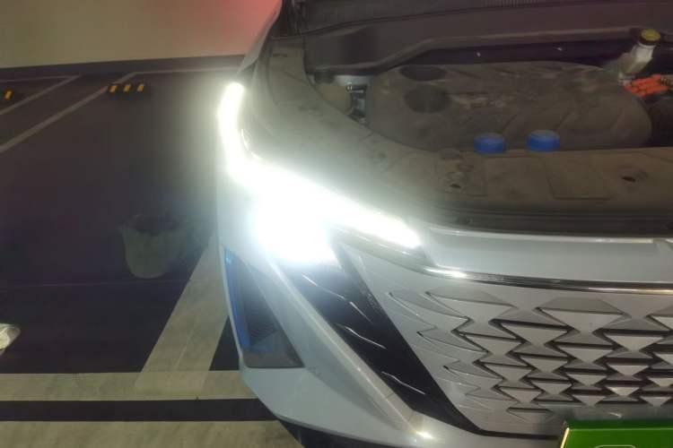 Used CHANGAN OSHAN Z6 New Energy 2022 Blue Whale iDD 150KM Flagship PLUS Right Front Headlight