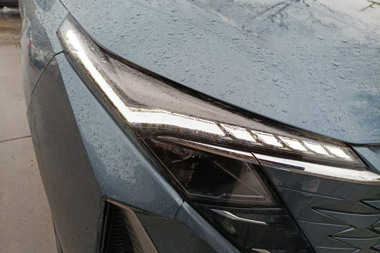 Used CHANGAN OSHAN Z6 New Energy 2022 Blue Whale iDD 150KM Flagship PLUS Right Front Headlight