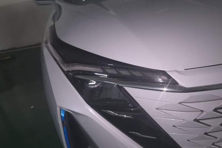 Used CHANGAN OSHAN Z6 New Energy 2022 Blue Whale iDD 150KM Flagship PLUS Right Front Headlight