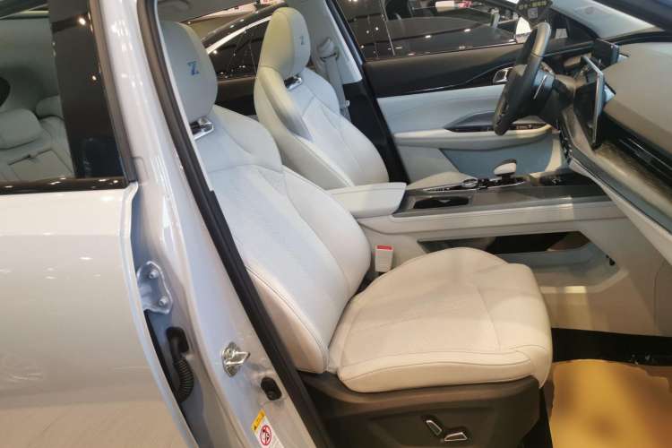 Used CHANGAN OSHAN Z6 New Energy 2022 Blue Whale iDD 150KM Flagship PLUS Smart Parking Edition Right Front Seat