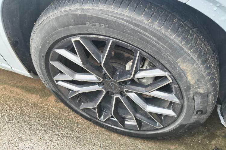 Used CHANGAN OSHAN Z6 New Energy 2022 Blue Whale iDD 150KM Flagship PLUS Right Front Wheel Hub