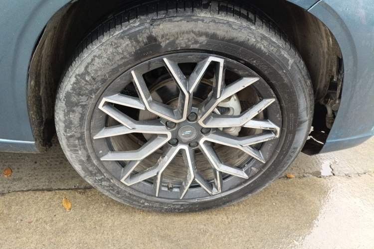 Used CHANGAN OSHAN Z6 New Energy 2022 Blue Whale iDD 150KM Flagship PLUS Right Front Wheel Hub