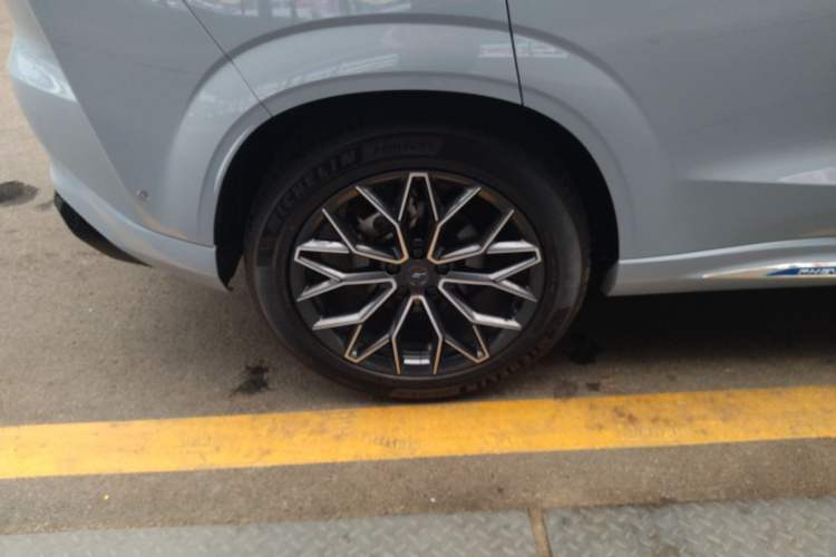 Used CHANGAN OSHAN Z6 New Energy 2022 Blue Whale iDD 150KM Flagship PLUS Smart Parking Edition Right Rear Wheel Hub