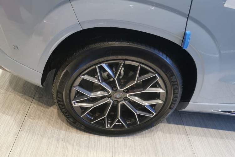 Used CHANGAN OSHAN Z6 New Energy 2022 Blue Whale iDD 150KM Flagship PLUS Smart Parking Edition Right Rear Wheel Hub