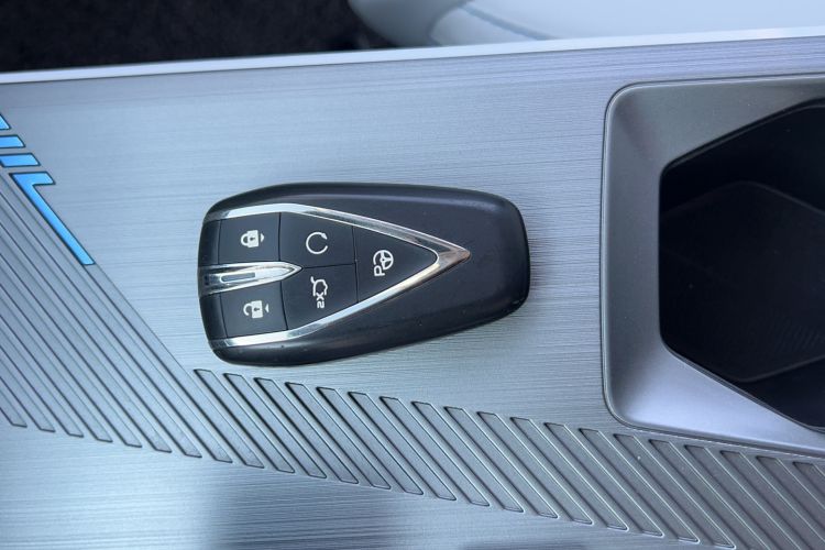 Used CHANGAN OSHAN Z6 New Energy 2022 Blue Whale iDD 150KM Flagship PLUS Smart Parking Edition Vehicle Key