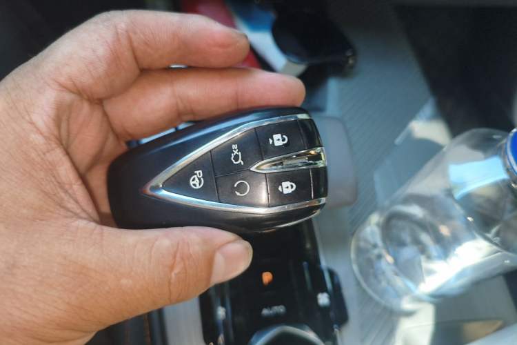 Used CHANGAN OSHAN Z6 New Energy 2022 Blue Whale iDD 150KM Flagship PLUS Smart Parking Edition Vehicle Key