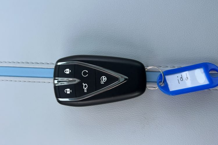 Used CHANGAN OSHAN Z6 New Energy 2022 Blue Whale iDD 150KM Flagship PLUS Smart Parking Edition Vehicle Key
