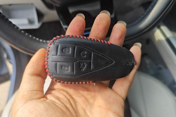 Used CHANGAN OSHAN Z6 New Energy 2022 Facelift Blue Whale iDD 150KM Flagship PLUS Smart Parking Edition Vehicle Key