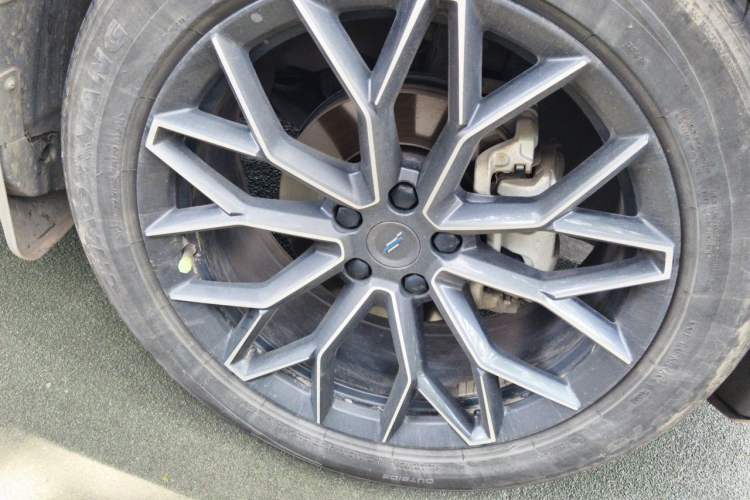 Used CHANGAN OSHAN Z6 New Energy 2022 Blue Whale iDD 150KM Flagship PLUS Right Front Wheel Hub