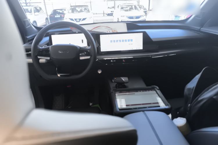 Used CHANGAN OSHAN Z6 New Energy 2022 Blue Whale iDD 150KM Flagship PLUS Smart Parking Edition Center Console