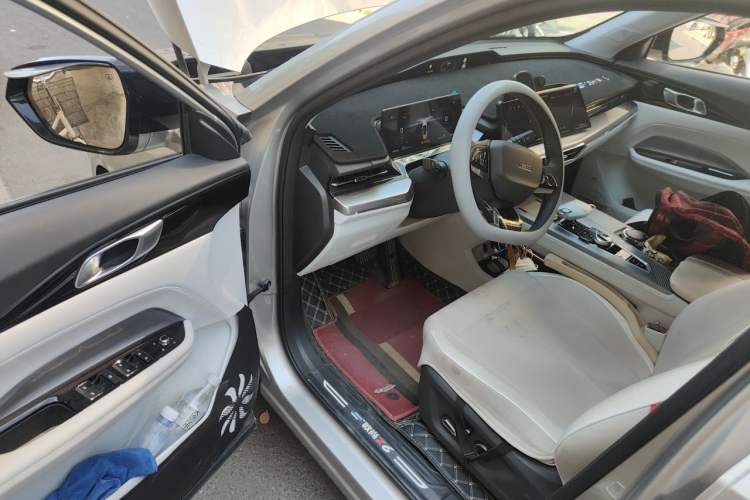 Used CHANGAN OSHAN Z6 New Energy 2022 Facelift Blue Whale iDD 150KM Flagship PLUS Smart Parking Edition Driver Seat