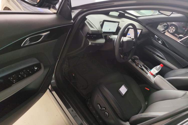 Used CHANGAN OSHAN Z6 New Energy 2022 Facelift Blue Whale iDD 150KM Flagship PLUS Smart Parking Edition Driver Seat